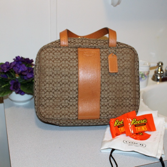 Coach Handbags - 🎉🎉 Host Pick🎁🎁 RARE!! Coach Transatlantic Mini Signature Bath Bag